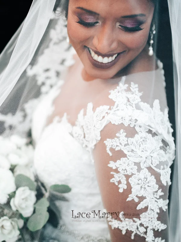 Special Price Bohemian Lace Wedding Dress in Flowing A-Line Shape