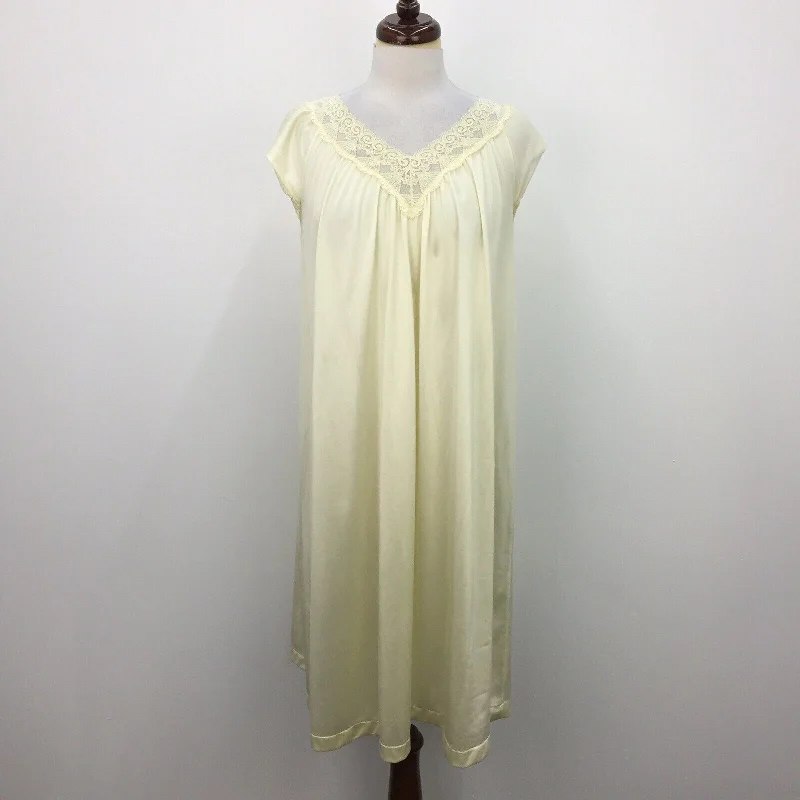 The Best Prices VTG Vanity Fair Cream Lace Neck Slip Intimate Sleepwear Nightgown Womens Sz S The Best Prices VTG Vanity Fair Cream Lace Neck Slip Intimate Sleepwear Nightgown Womens Sz S