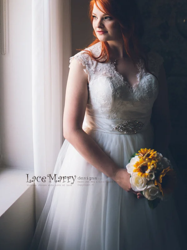 Epic Deals Knee Length Lace Wedding Dress with Tulle Skirt