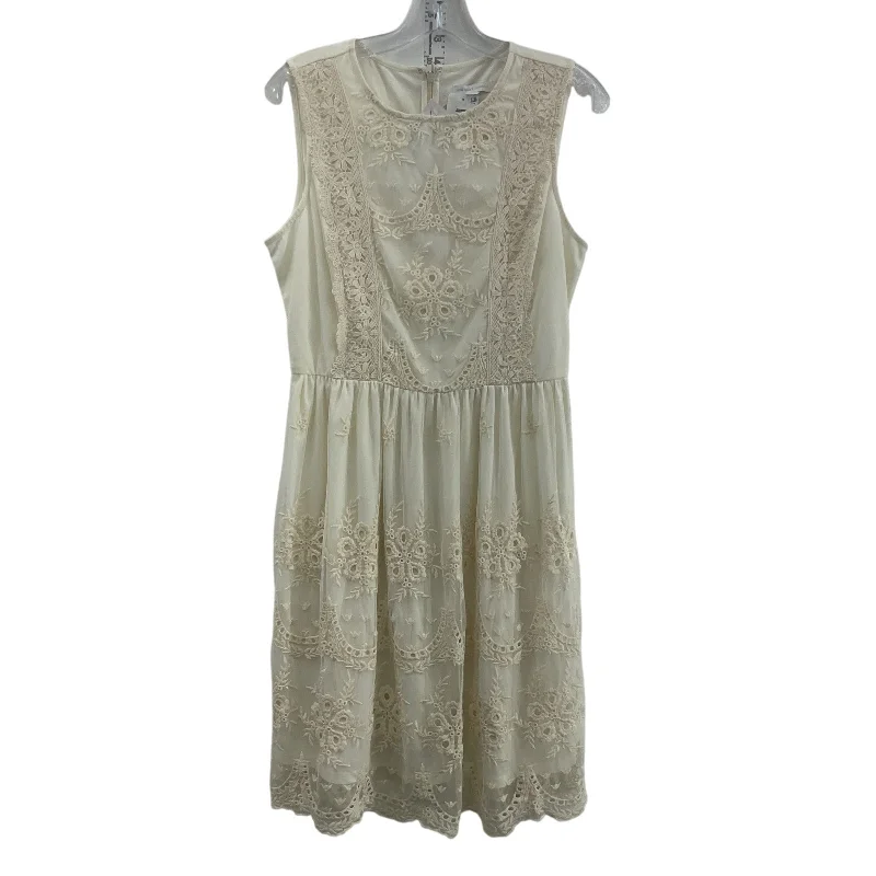Deal Alert New York & Company Eyelet Lace Boho Women Cream Midi Dress M NWT Nylon A-Line Deal Alert New York & Company Eyelet Lace Boho Women Cream Midi Dress M NWT Nylon A-Line