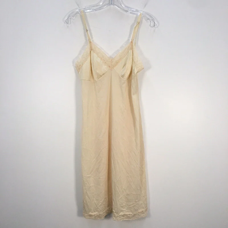 Closeout VTG USA Vanity Fair Light Nude Satin Lace Slip Lingerie Night Gown Womens 34 Closeout VTG USA Vanity Fair Light Nude Satin Lace Slip Lingerie Night Gown Womens 34