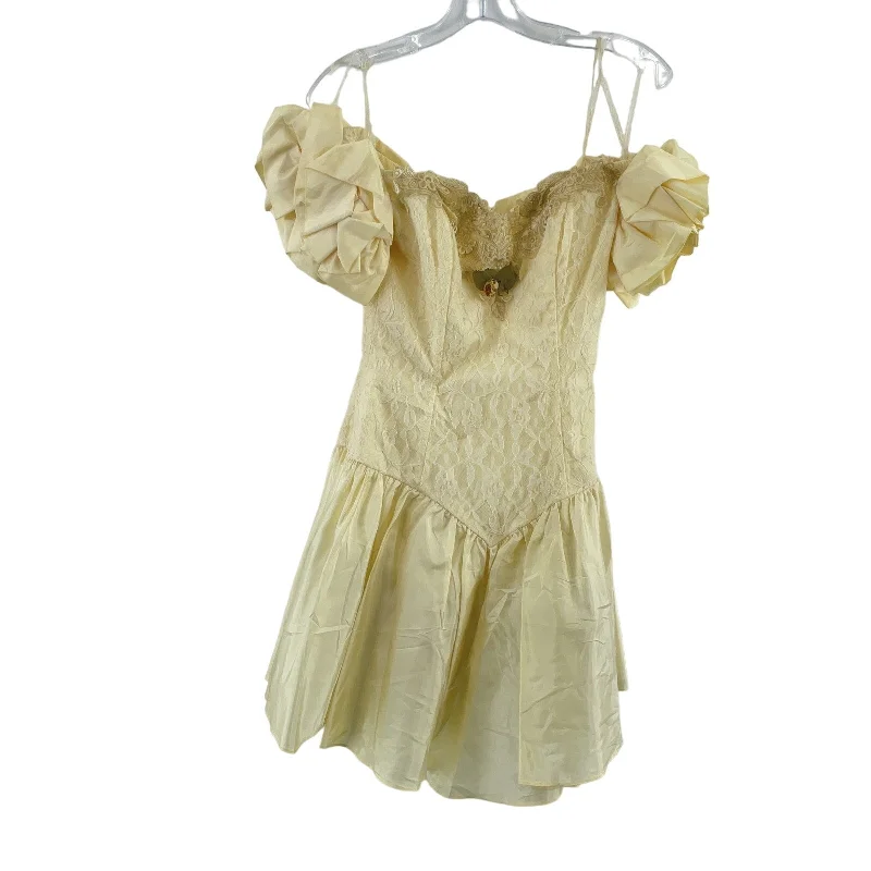 Price Reduction Notorious VTG Yellow Lacy Ruffled Short Off-The-Shoulder Prom Dress Women Size 3 Price Reduction Notorious VTG Yellow Lacy Ruffled Short Off-The-Shoulder Prom Dress Women Size 3