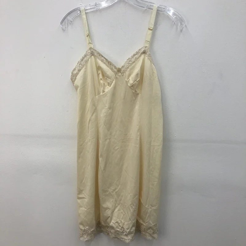 Fantastic Deals VTG Sears The Doesn't Slip Ivory Nylon Slip Lingerie Mini Dress Women Size 7 Fantastic Deals VTG Sears The Doesn't Slip Ivory Nylon Slip Lingerie Mini Dress Women Size 7