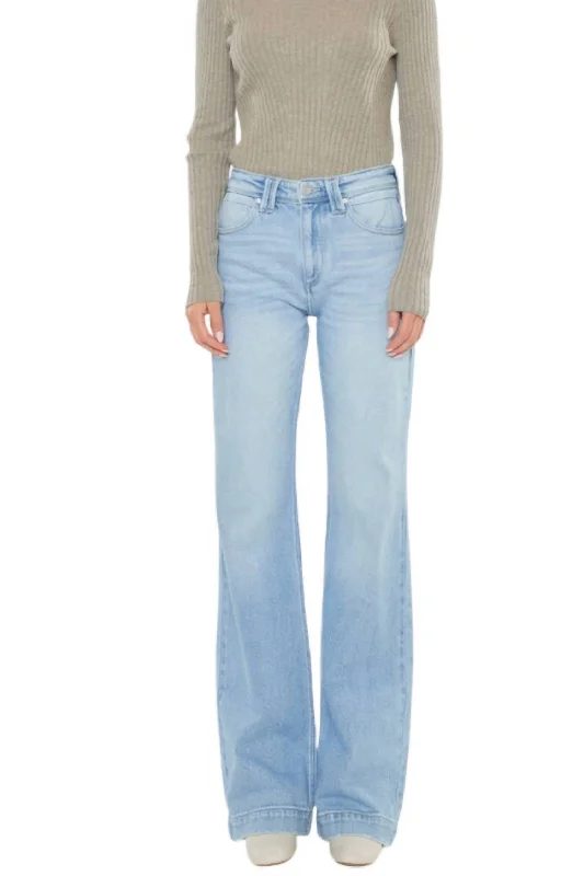 Special Discount Courtni Bootcut Jeans In Light Denim
