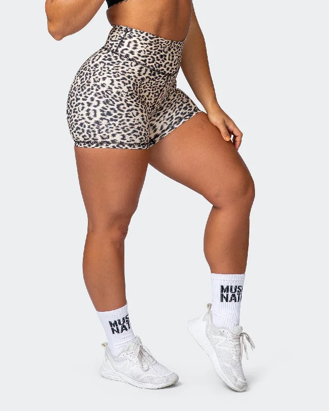 Unmissable Offer Signature Scrunch Midway Shorts - Yellow Leopard